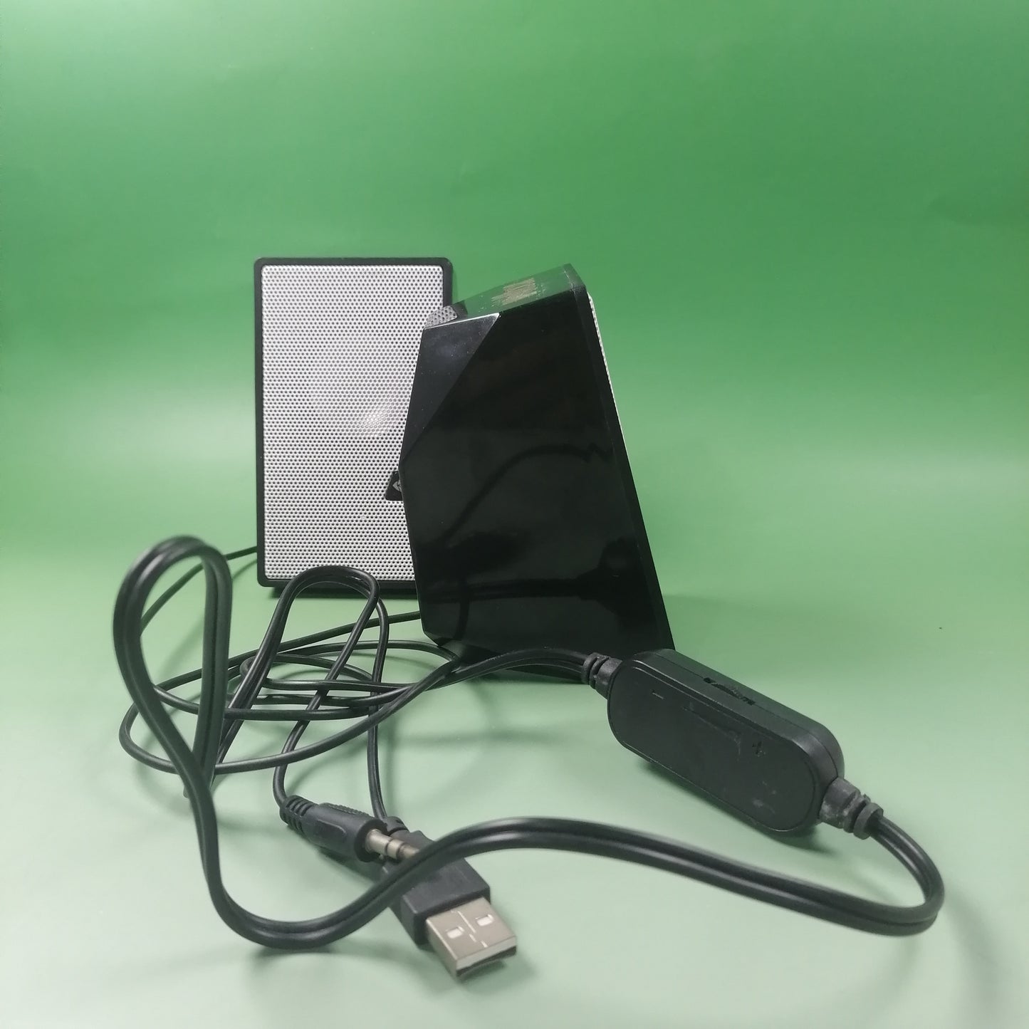 wolfbox Loudspeakers Wired USB Desktop Speakers Desktop Laptop Home Audio. Sold as pair