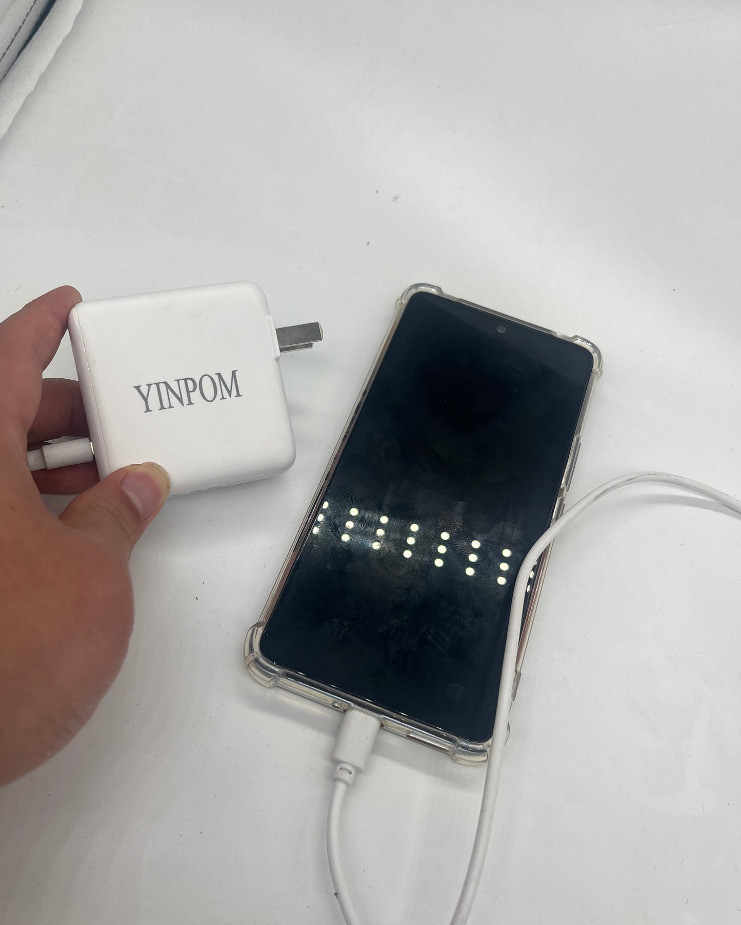 YINPOM Chargers for smartphones, Lightweight and portable
