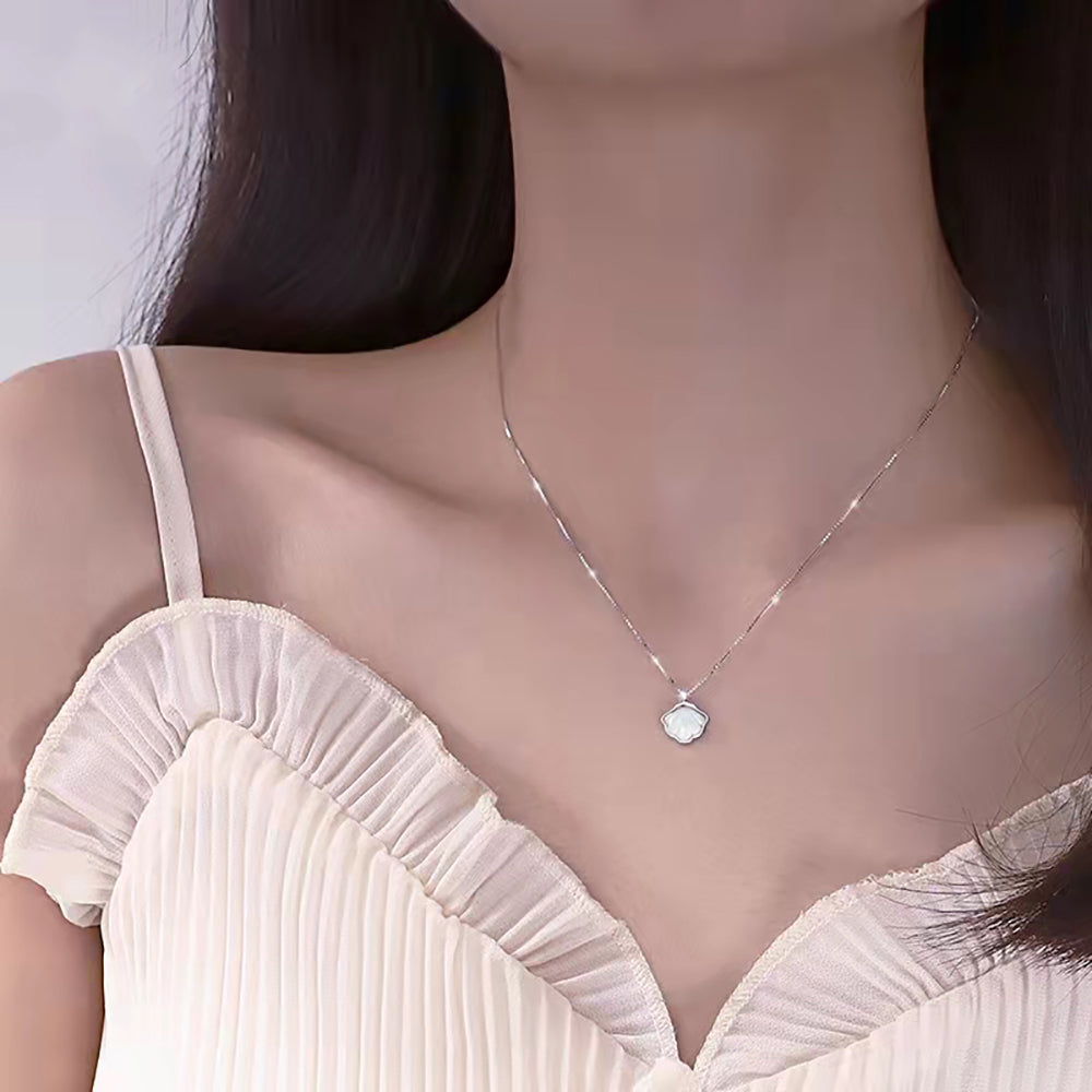 Ladies Necklace High-end Fan-shaped Necklace Jewelry Pendant