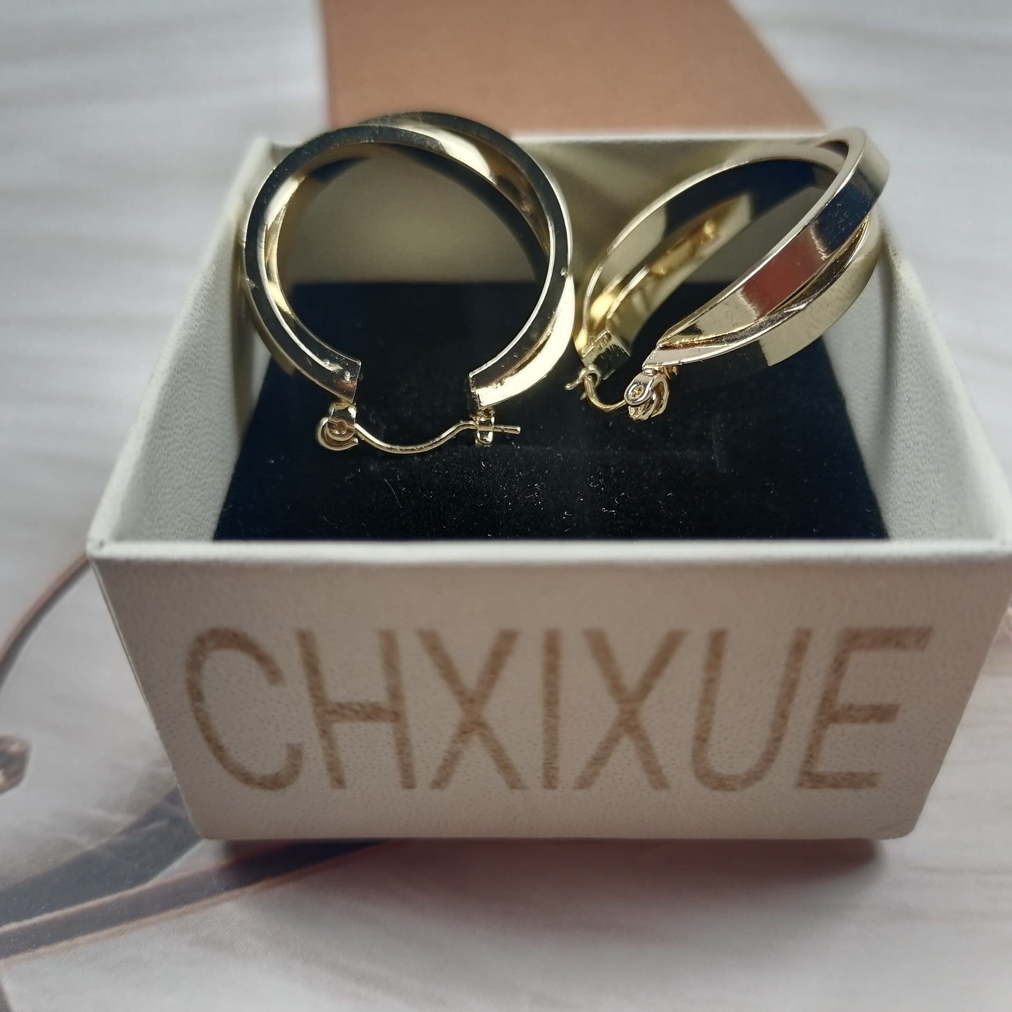 CHXIXUE Jewellery Crossed circular earrings with a unique design that make your face look small