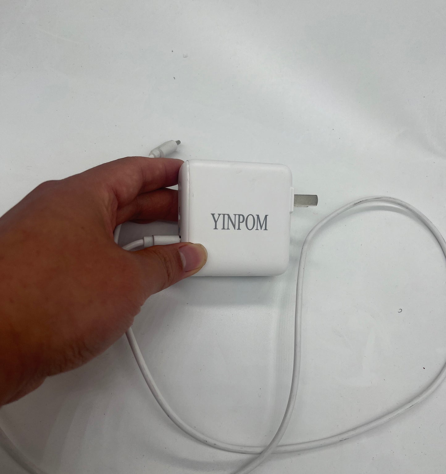 YINPOM Chargers for smartphones, Lightweight and portable