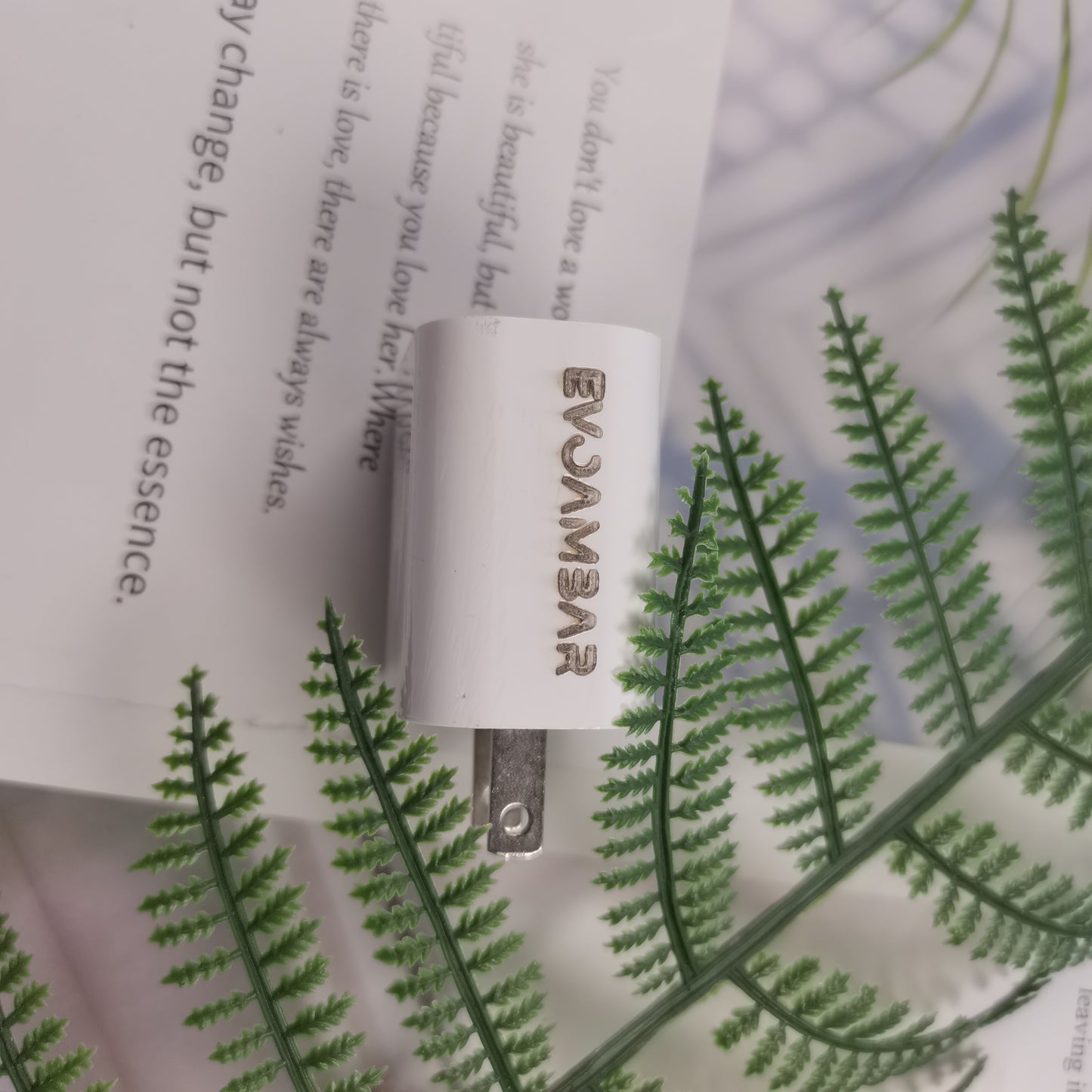 EVOAMBAR Mobile phone chargers,Super durable,Perfect Compatibility,Heat resistant and Anti-throw design, Compact and Easy to carry, Comfortable grip.